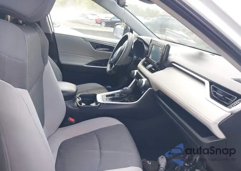 2021 Toyota Rav4 Xle z USA, uszkodzony, nr VIN 2T3W1RFV8MC095277